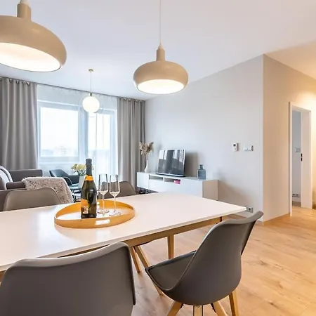 Διαμέρισμα Azizi, Private Parking Garage Free, 5 Min Peso Do Centra *