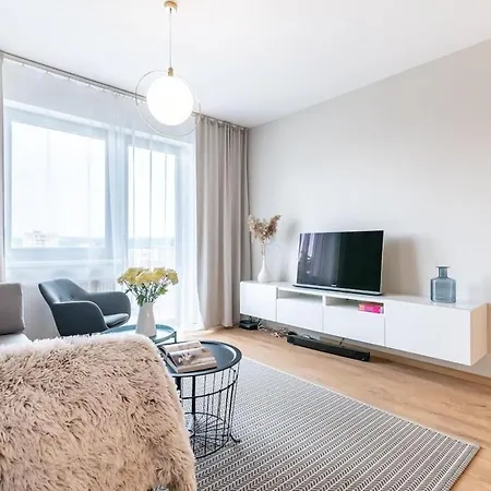 Azizi, Private Parking Garage Free, 5 Min Peso Do Centra * Košice