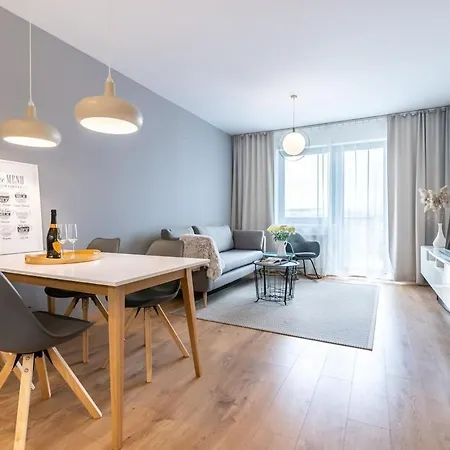 Azizi, Private Parking Garage Free, 5 Min Peso Do Centra Apartment Košice
