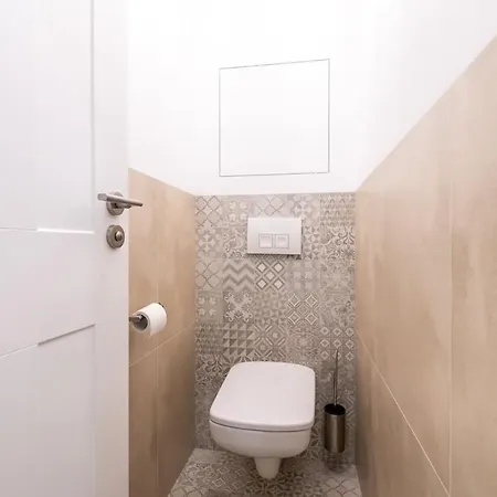 Azizi, Private Parking Garage Free, 5 Min Peso Do Centra Košice