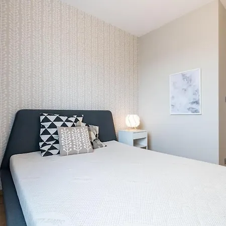 Azizi, Private Parking Garage Free, 5 Min Peso Do Centra