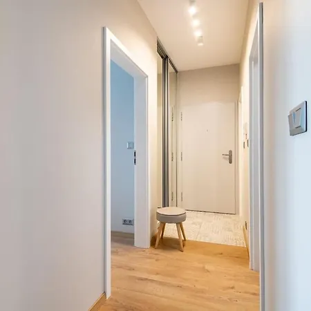 Azizi, Private Parking Garage Free, 5 Min Peso Do Centra *