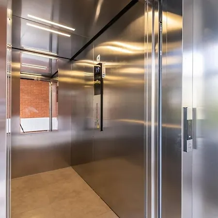 Azizi, Private Parking Garage Free, 5 Min Peso Do Centra Διαμέρισμα *