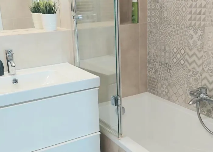 Apartman Azizi, Private Parking Garage Free, 5 Min Peso Do Centra Kassa