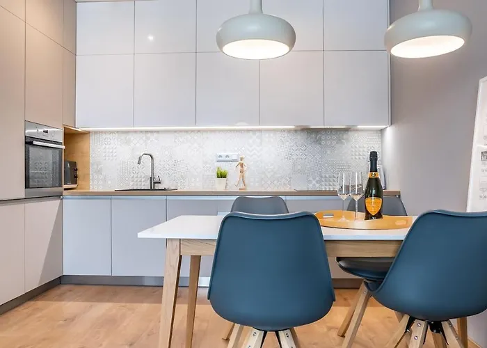 Azizi, Private Parking Garage Free, 5 Min Peso Do Centra