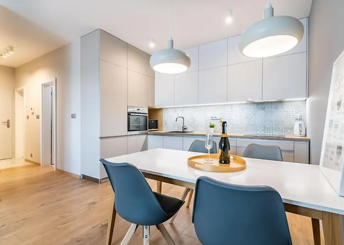 Apartman Azizi, Private Parking Garage Free, 5 Min Peso Do Centra Kassa