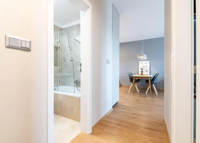 Azizi, Private Parking Garage Free, 5 Min Peso Do Centra Apartman