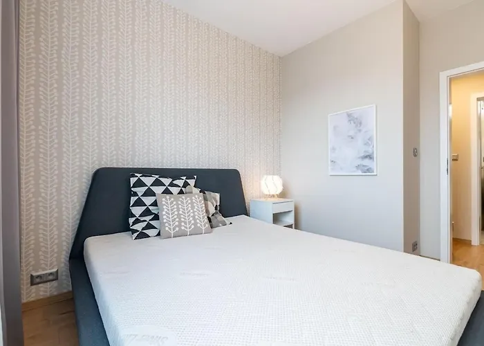 Azizi, Private Parking Garage Free, 5 Min Peso Do Centra