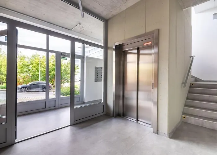 Azizi, Private Parking Garage Free, 5 Min Peso Do Centra Apartman