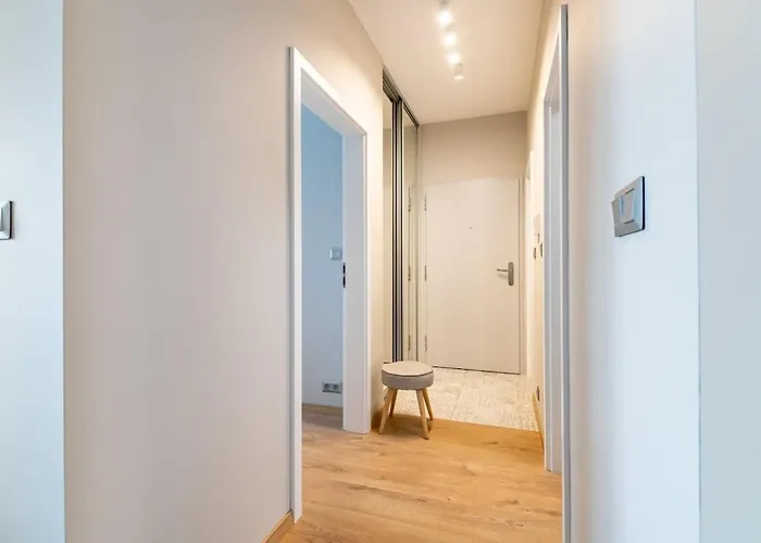 Azizi, Private Parking Garage Free, 5 Min Peso Do Centra *