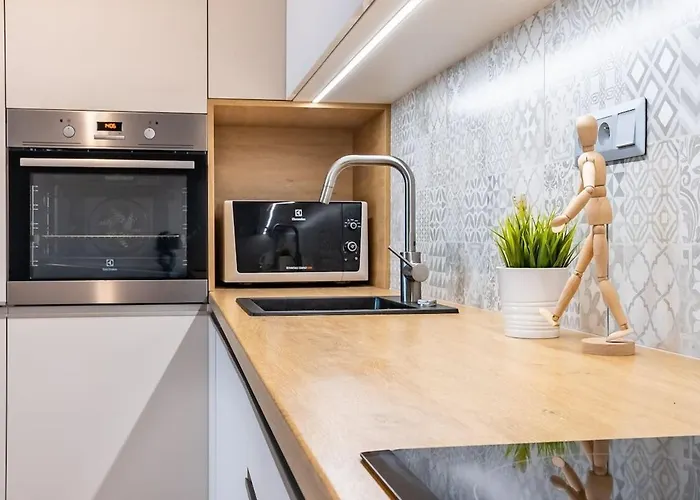 Azizi, Private Parking Garage Free, 5 Min Peso Do Centra